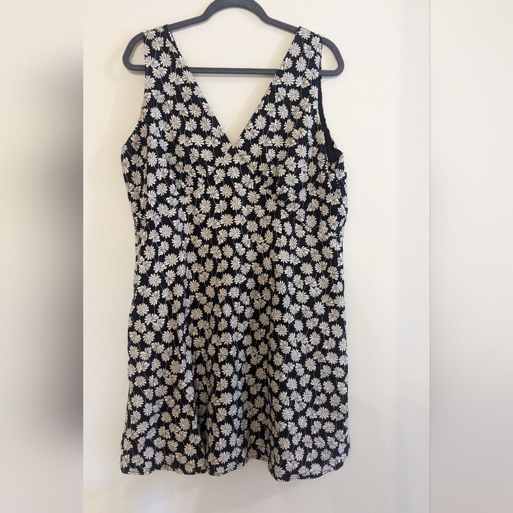 Black and white Gap floral sleeveless dress.